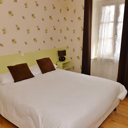 Mornant Logis Hotel De La Poste מראה חיצוני תמונה