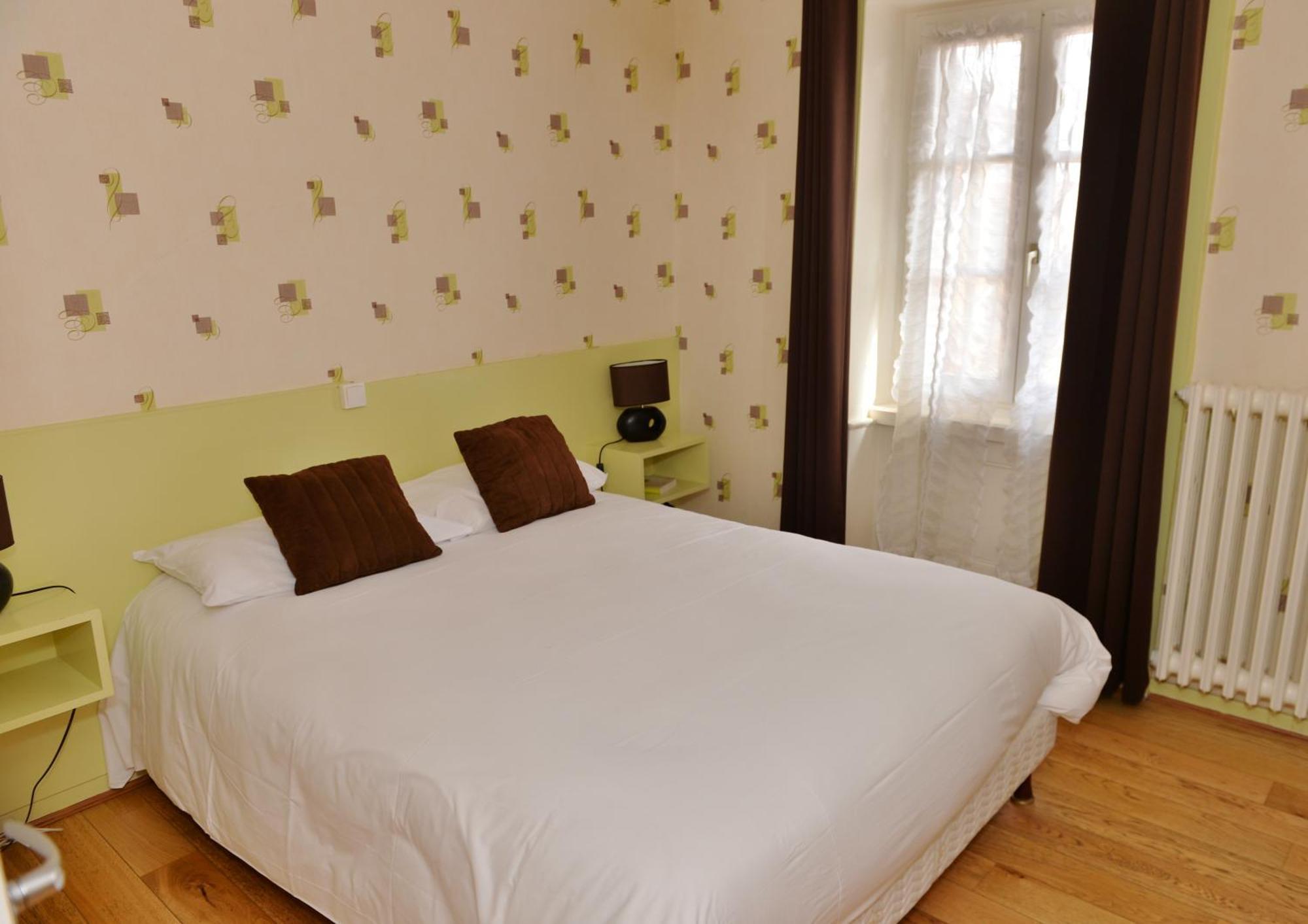 Mornant Logis Hotel De La Poste מראה חיצוני תמונה