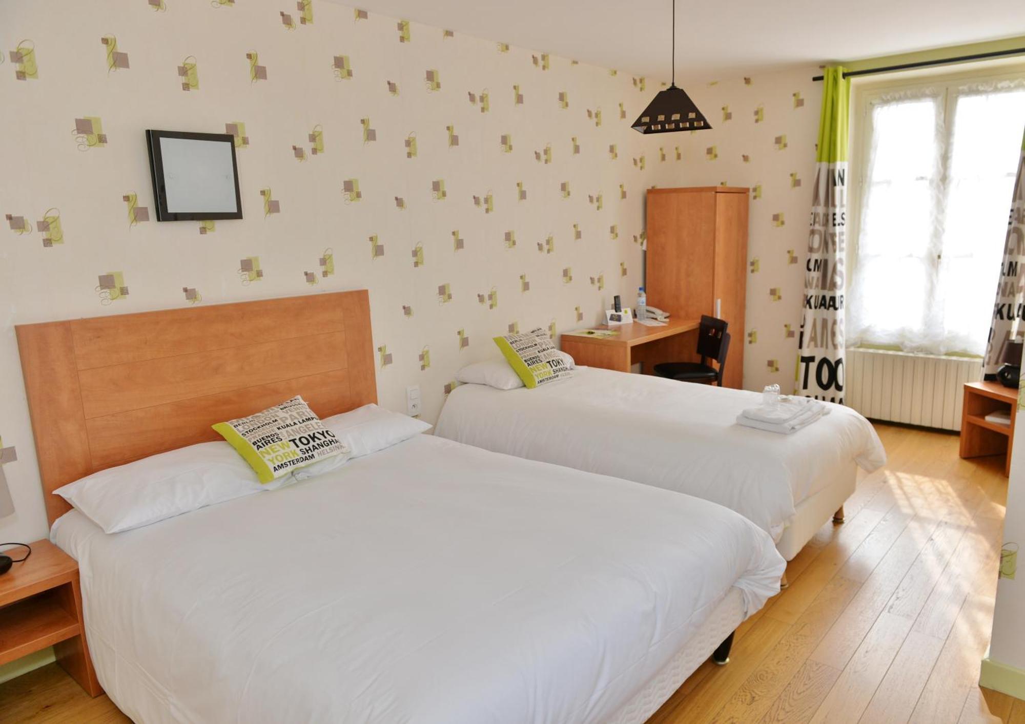 Mornant Logis Hotel De La Poste מראה חיצוני תמונה