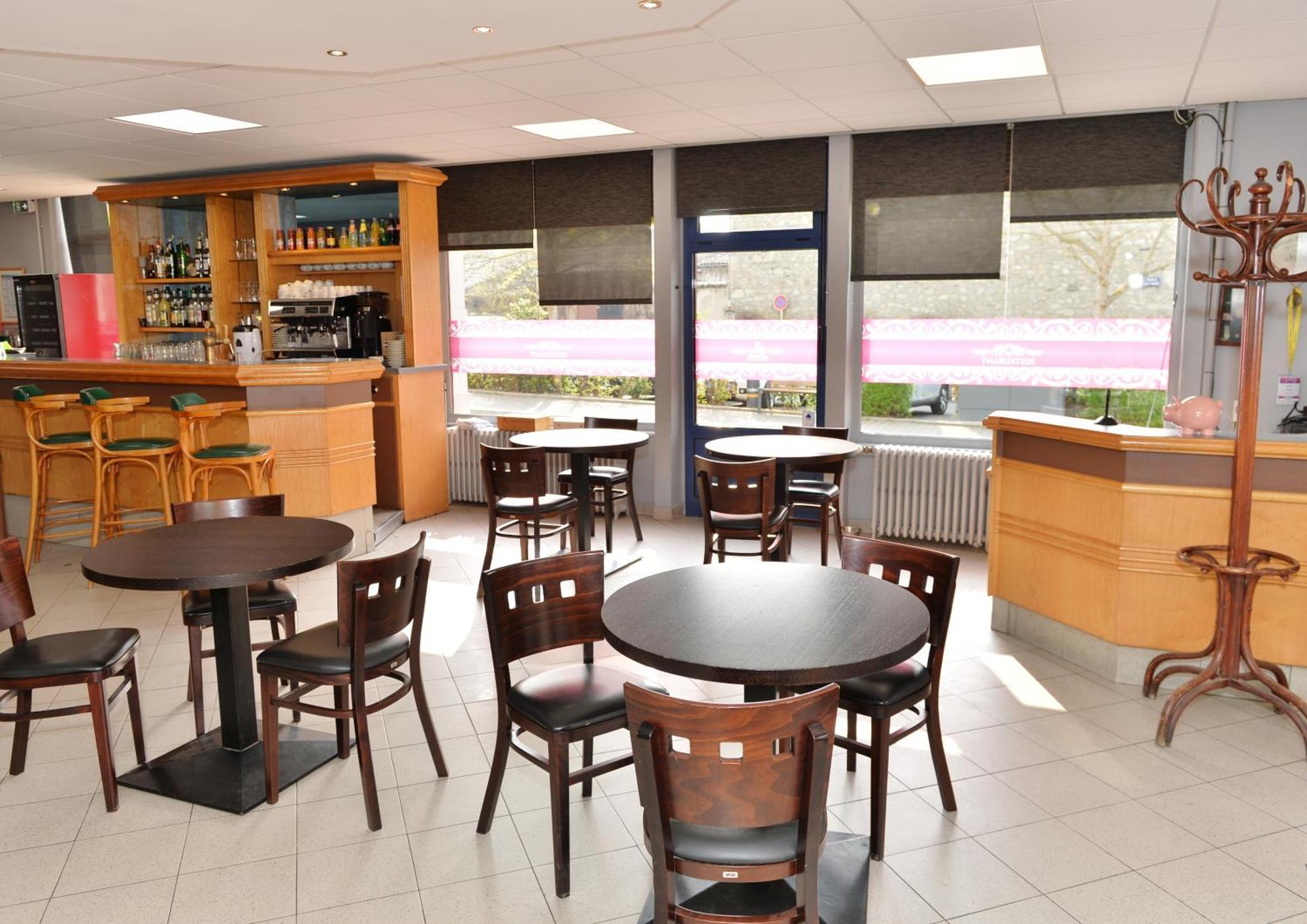 Mornant Logis Hotel De La Poste מראה חיצוני תמונה