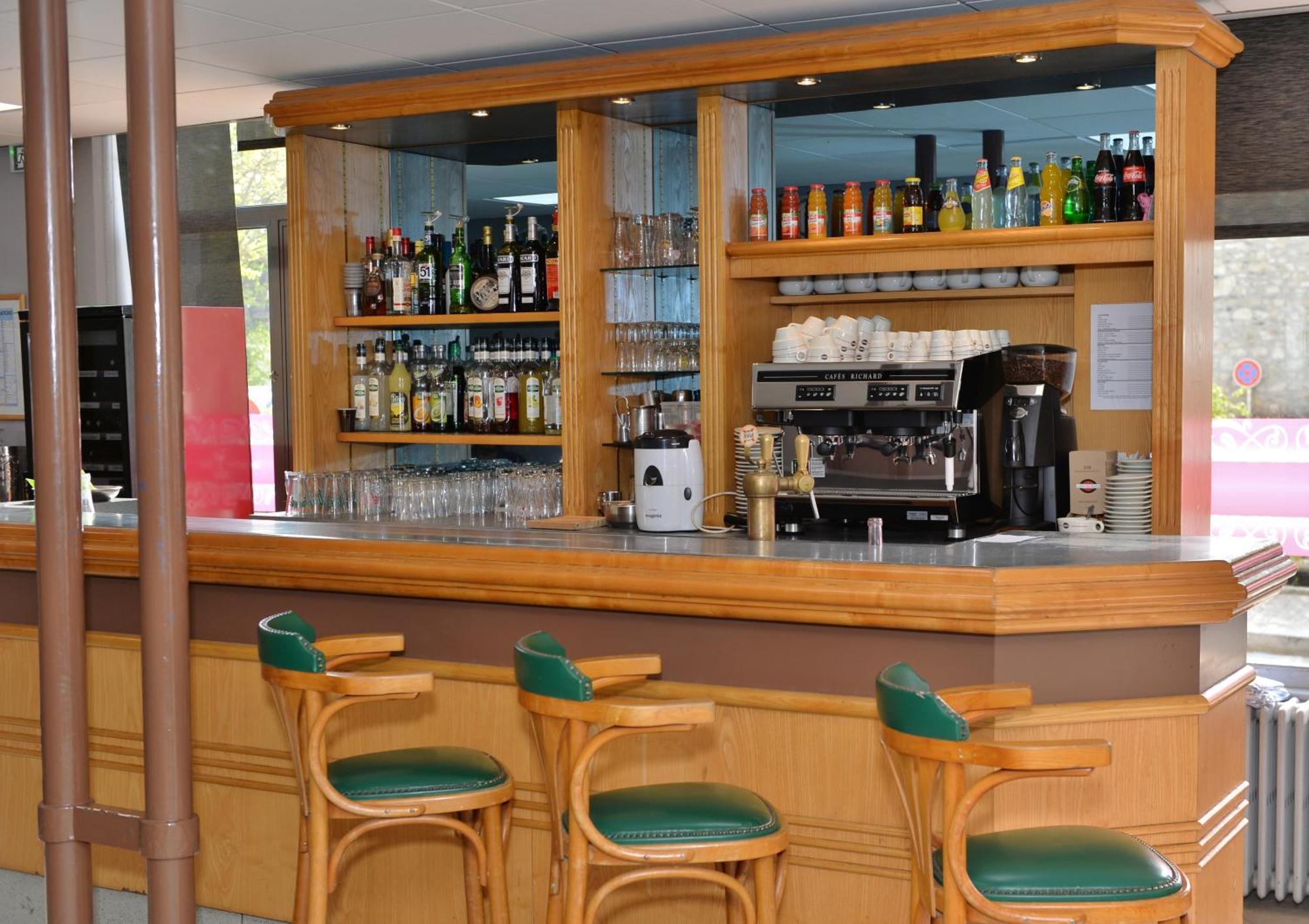Mornant Logis Hotel De La Poste מראה חיצוני תמונה